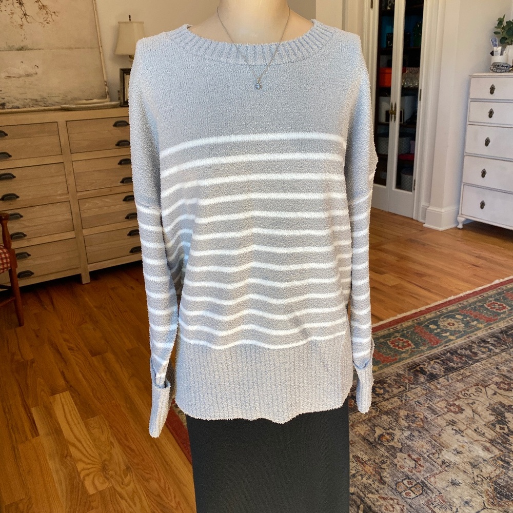 Cozy Gray and White Striped Sweater - Size L‎